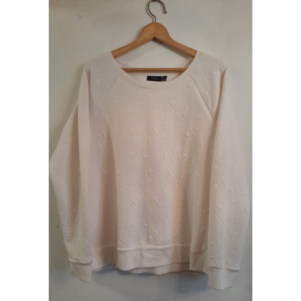 |NWOT APT 9 QUILTED GEOMETRIC CREWNECK|